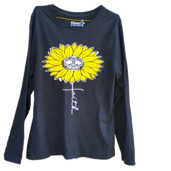 Hanes Tops - Hanes Faith t-shirt black with sunflower 100% cotton pit to pit. Approx 20"